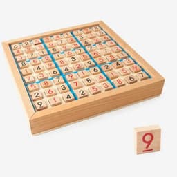 尺寸約 22.5 × 22.5 × 3.3 公分，木粒約 1.5 × 0.6 公分